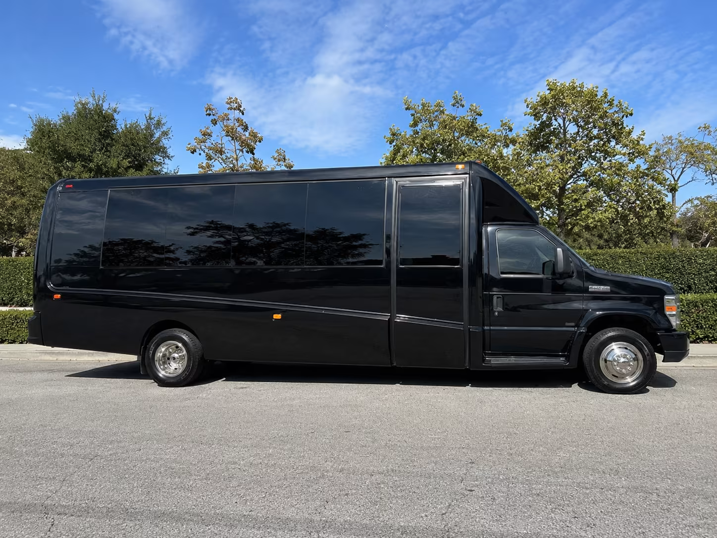 shuttle wedding guests from charleston international airport with ease