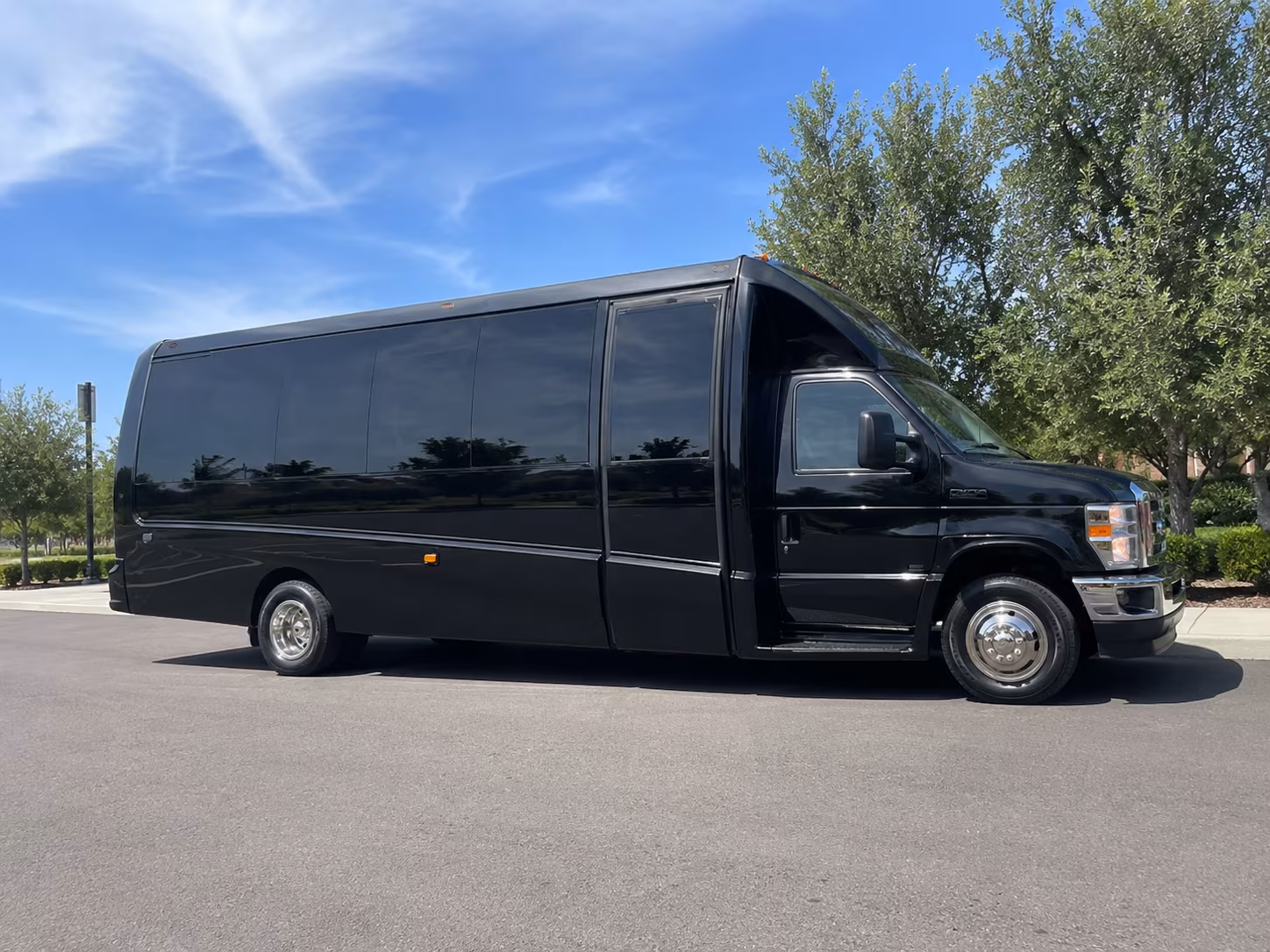 with northcharlestoncharterbuscompany com comparing wedding buses in north charleston takes 30 seconds