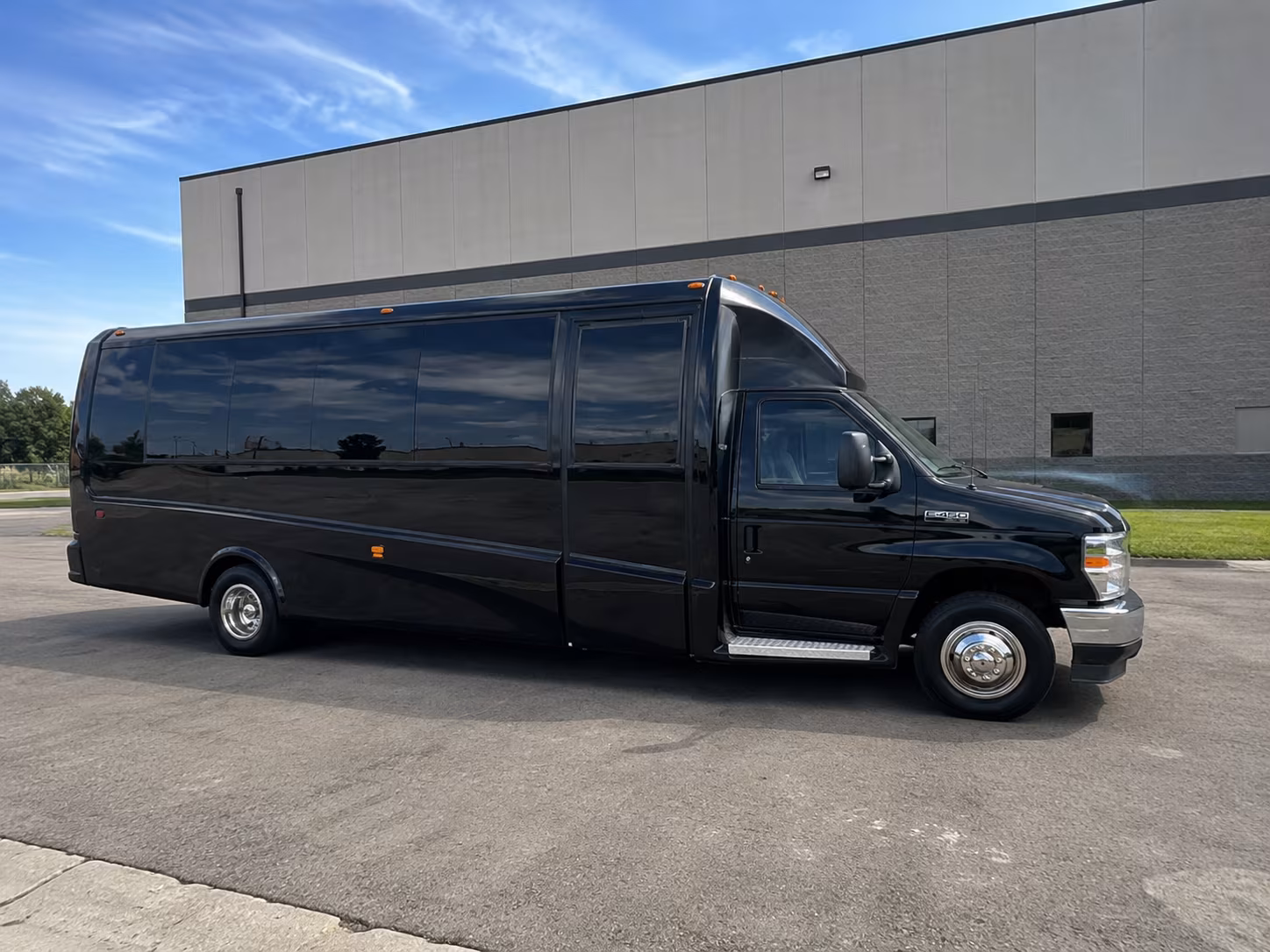 you can count on northcharlestoncharterbuscompany com for plantation venue wedding shuttles across the lowcountry